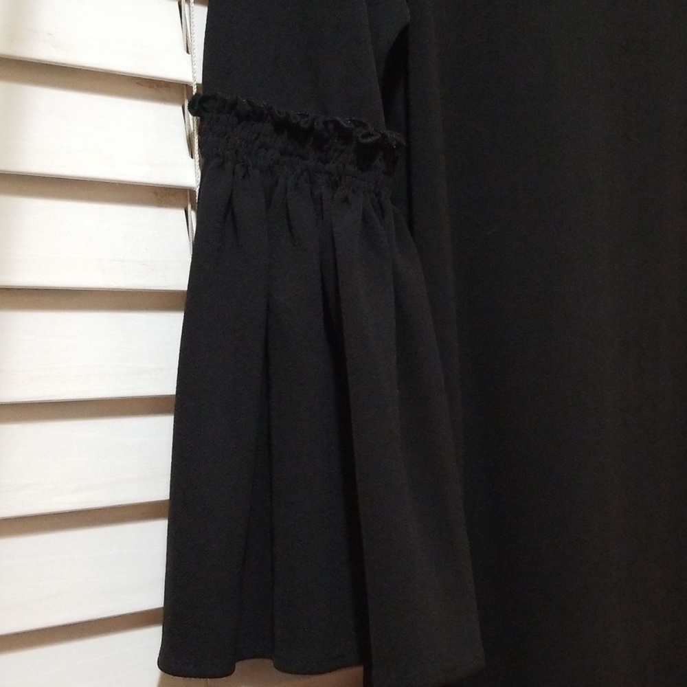 AUTH CALVIN KLEIN BLACK KEY HOLE BLOUSE SZ S - Picture 4 of 8